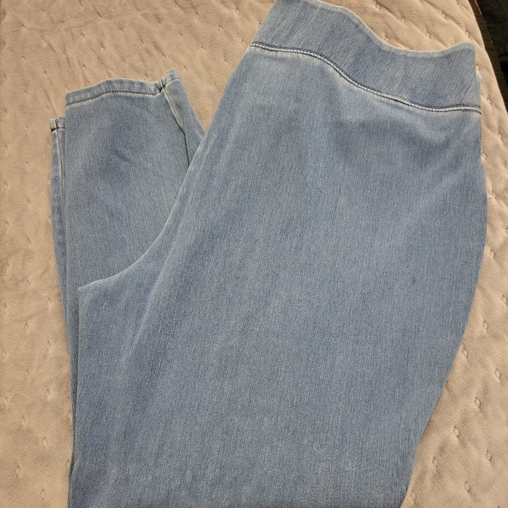 Maurices pull on jeans